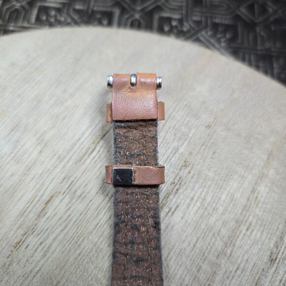 ? Hunting World Vintage Outdoor Watch with Elephant Inlay Rare! Works Great!! main image 9